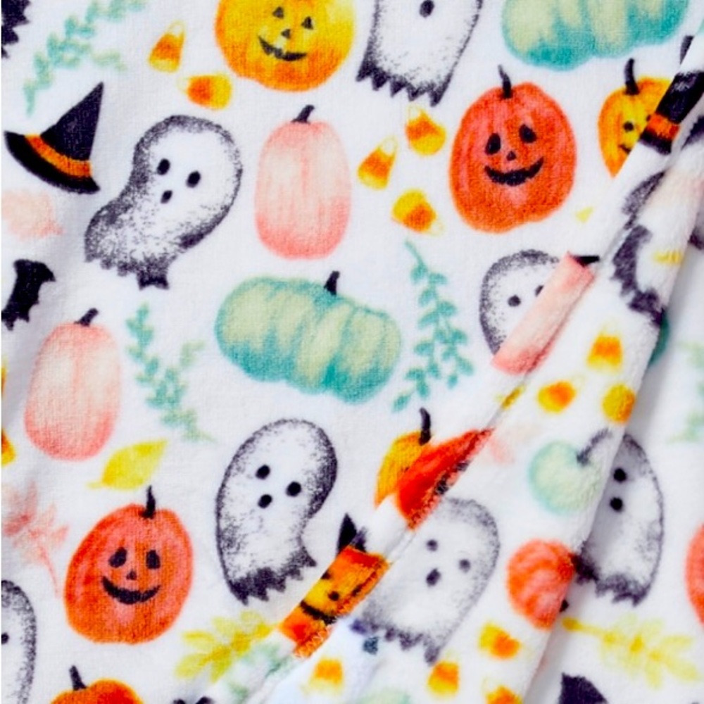 Adorable Sweet Halloween Ditsy plush throw! 60x70 Multicolored. NWT